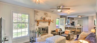 Mod 'Stable House' on 10 Acres, Walk to Lake!
