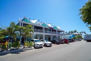 Exterior - Steps to Beach - Seagrass Flats 1 by SeaBreeze Vacation (Bradenton Beach)