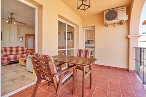 Outdoor dining - Apartment 'Luxury Carabeo 2000 2-3' with Sea Views, Pool, Terrace & Wi-Fi (Nerja)