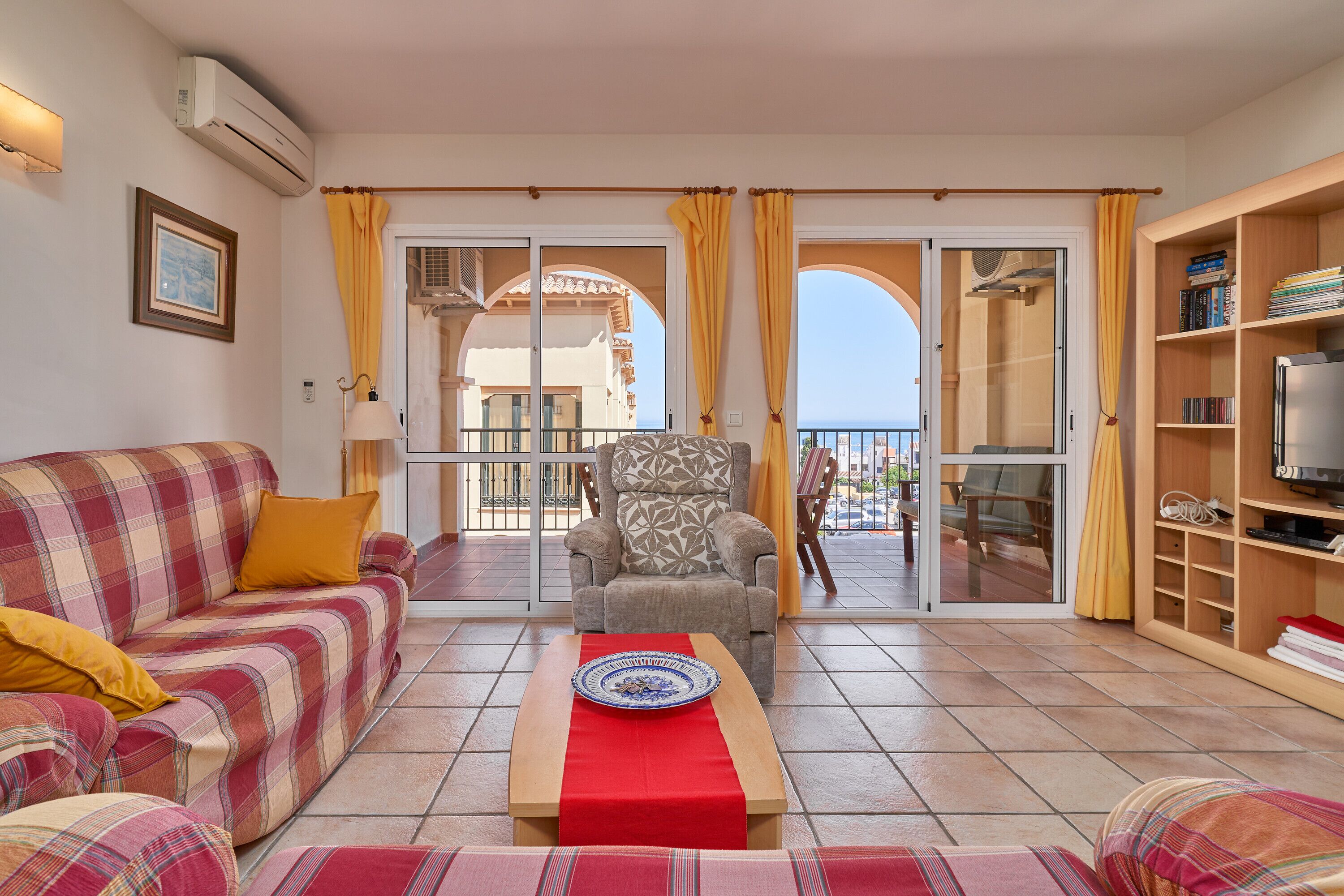 Een televisie en een dvd-speler