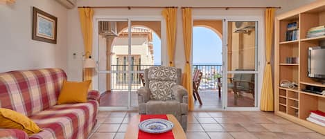 Een televisie en een dvd-speler