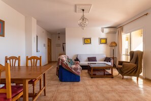 TV, DVD player, stereo - Apartment 'Luxury Carabeo 2000 1-3' with Sea Views, Pool, Terrace & Wi-Fi (Nerja)