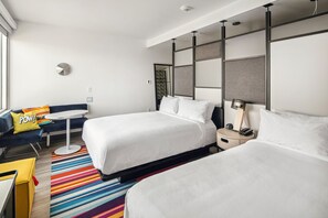 Hypo-allergenic bedding, in-room safe, desk, laptop workspace - Aloft Anchorage (Anchorage)