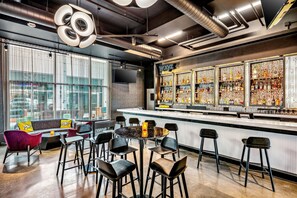 Bar (on property) - Aloft Anchorage (Anchorage)