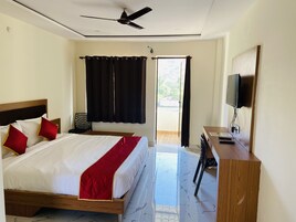 Down duvets, memory-foam beds, laptop workspace, free WiFi