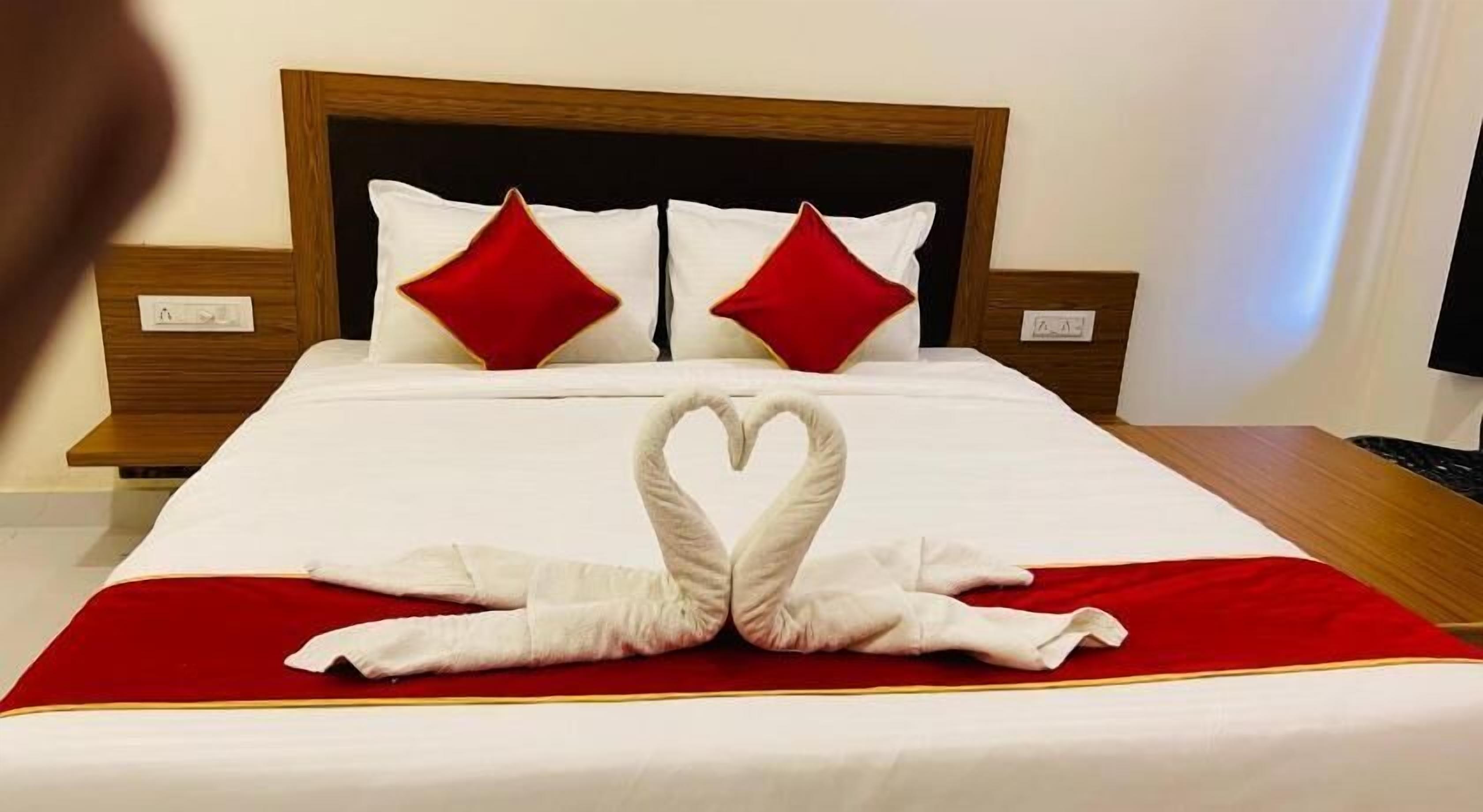 Down duvets, memory-foam beds, laptop workspace, free WiFi