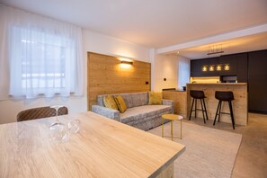 TV - Apartments "Armeri Black Dolomites" with Mountain View, Terrasse & Wi-Fi (St.Vigil)