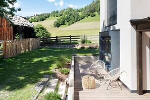 Terrace/patio - Apartments "Armeri Black Dolomites" with Mountain View, Terrasse & Wi-Fi (St.Vigil)