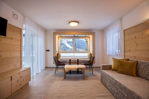 Ferienwohnungen "Armeri Black Dolomites" mit Bergblick, Terrasse & WLAN