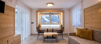 Apartamentos "Armeri Black Dolomites" con vistas a la montaña, terraza y Wi-Fi