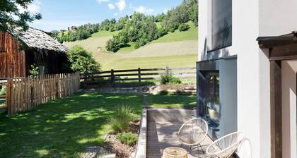 "Apartments Armeri Blue Dolomites" avec vue sur les montagnes, balcon et Wi-Fi
