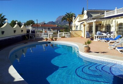 "Holiday villa Albir - Alfaz del Pi" with Mountain View, Pool, A/C & Wi-Fi