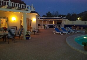 Outdoor dining - "Holiday villa Albir - Alfaz del Pi" with Mountain View, Pool, A/C & Wi-Fi (Benidorm)