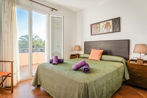 3 chambres, fer et planche à repasser, Wi-Fi gratuit, draps fournis