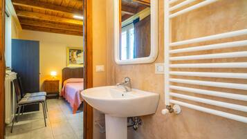 3 chambres, fer et planche Ă repasser, Wi-Fi gratuit, draps fournis