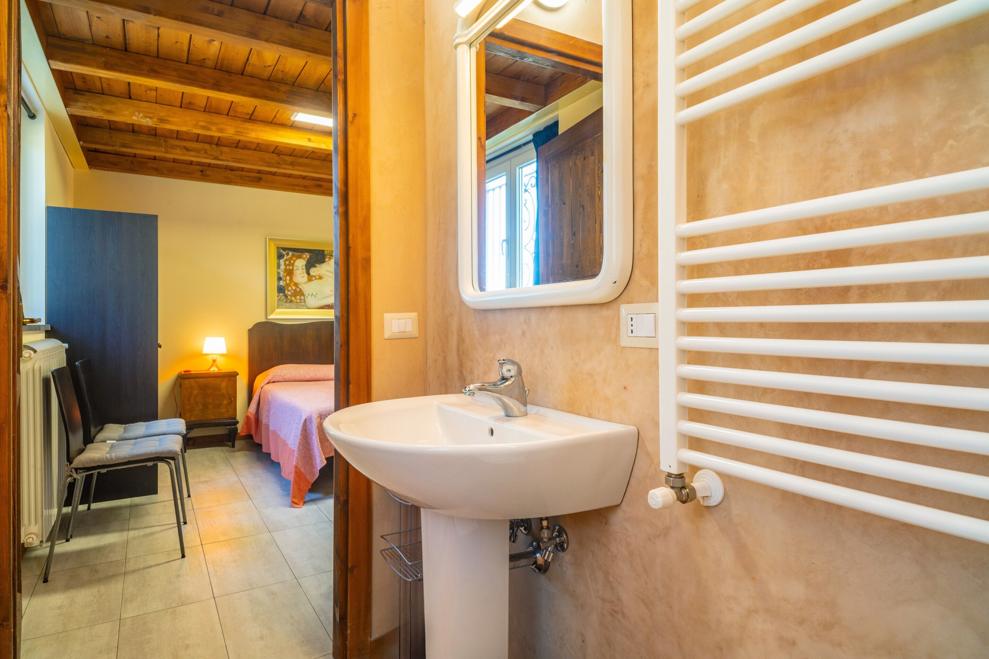 3 chambres, fer et planche à repasser, Wi-Fi gratuit, draps fournis