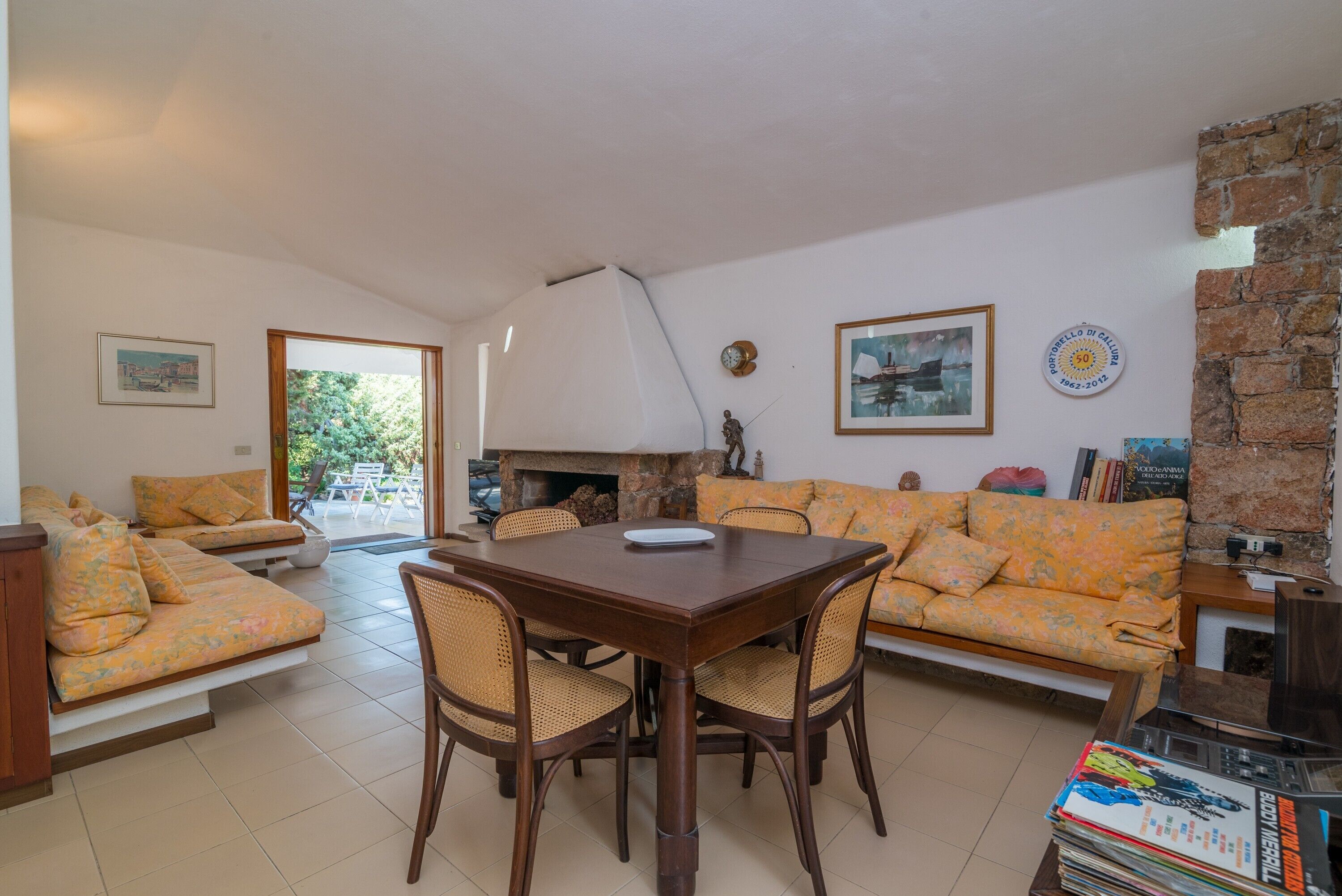 Télévision, cheminée