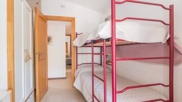 3 habitaciones, tabla de planchar con plancha y wifi gratis
