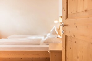 1 bedroom, free WiFi, bed sheets - Apartment 'Lisüra Boè' with Mountain View and Wi-Fi (Corvara)