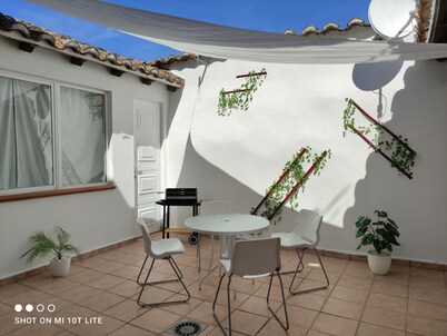 Casa Rural de Cuatro Estrellas, moderna, alegre y divertida. Con garaje privado.