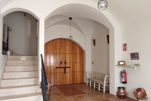 Casa Rural de Cuatro Estrellas, moderna, alegre y divertida. Con garaje privado.