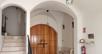 Casa Rural de Cuatro Estrellas, moderna, alegre y divertida. Con garaje privado.