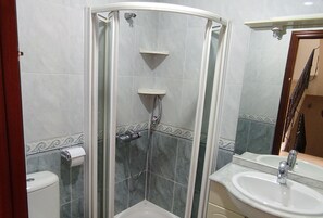 Shower, jetted bath, hair dryer, bidet