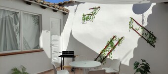Casa Rural de Cuatro Estrellas, moderna, alegre y divertida. Con garaje privado.