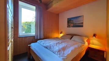 2 Schlafzimmer, Reisekinderbett, WLAN, Bettwäsche