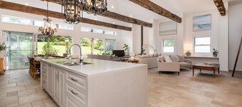 Chateau Rouge - Provincial Home Red Hill