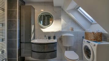 Family House, Multiple Bedrooms, Mountainside (Farmhouse Raspberry Pool&Wellness) | Bathroom | Shower, towels, soap, shampoo