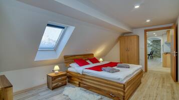 Family House, Multiple Bedrooms, Mountainside (Farmhouse Raspberry Pool&Wellness) | 2 bedrooms, laptop workspace, free WiFi, bed sheets