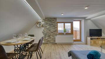 Family House, Multiple Bedrooms, Mountainside (Farmhouse Raspberry Pool&Wellness) | Interior