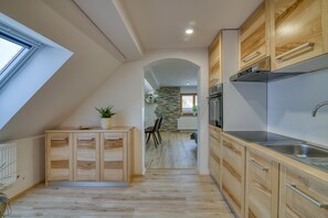 Familie huis, meerdere slaapkamers, uitzicht op gebergte (Farmhouse Raspberry Pool&Wellness) | Privékeuken | Een koelkast, een microgolfoven, een oven, een kookplaat
