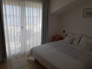 1 bedroom, travel crib, WiFi, bed sheets