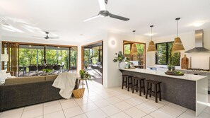 Interior - Belle Escapes Watermark Palm Cove Luxury Home (Palm Cove)