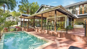 Pool - Belle Escapes Watermark Palm Cove Luxury Home (Palm Cove)