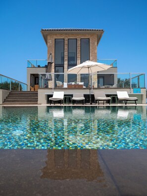 Piscine extérieure, piscine chauffée