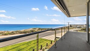 Property grounds - Puesta de Sol Home by Wine Coast Holiday Rentals (SELLICKS BEACH)