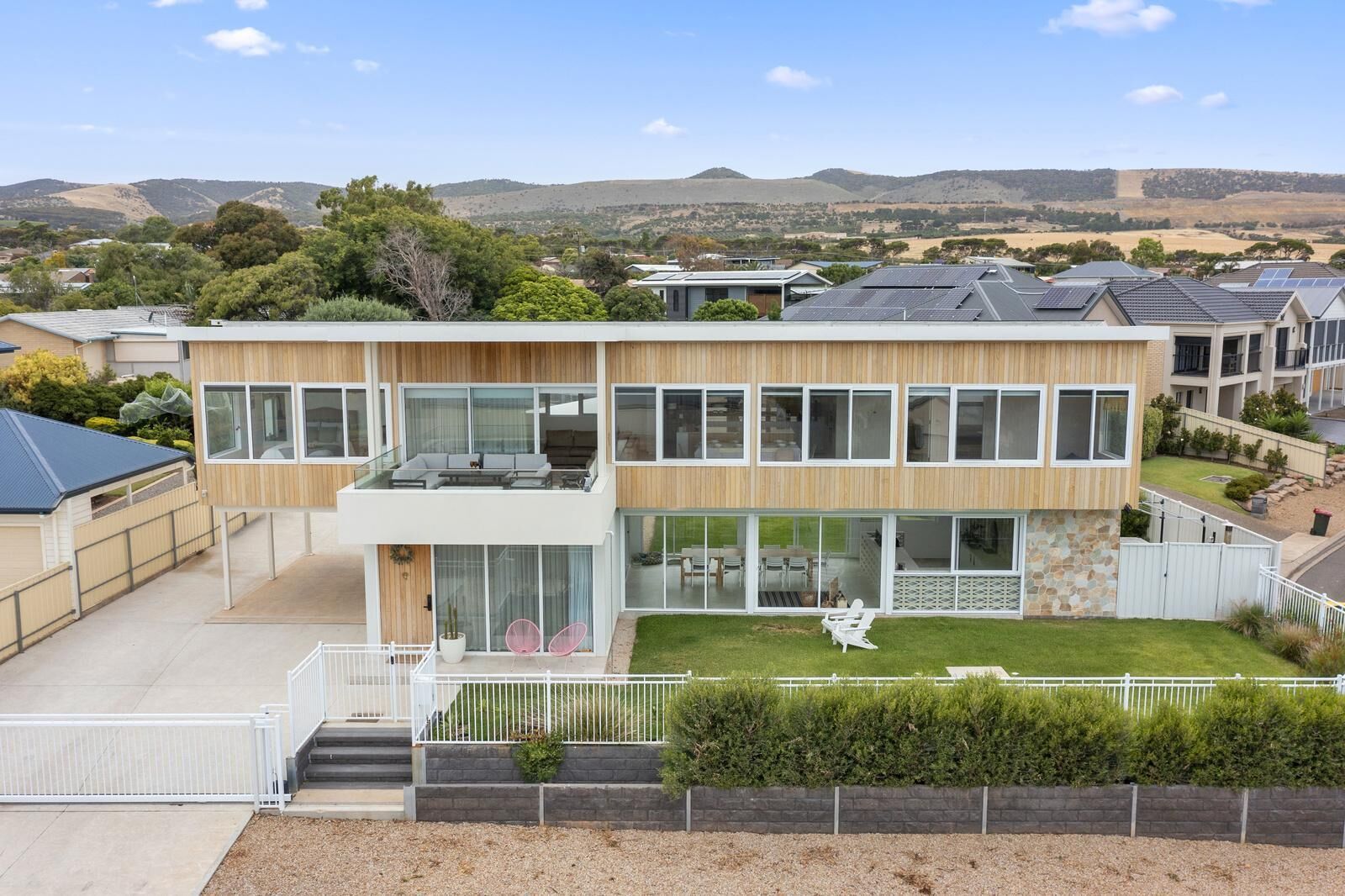 Sunnyside by Wine Coast Holiday Rentals - Be sure to escape and stay at beautiful ”Sunnyside.”