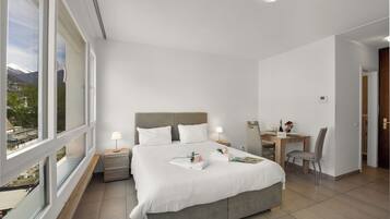 Espace de travail pour ordinateur portable, fer et planche Ă repasser