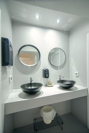 基础宿舍 | 浴室 | 毛巾