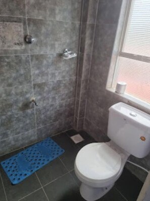 Bathroom - Tripple T Hotel (Luanda)