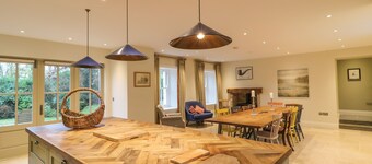 น็อคแอนบอย เฮาส์