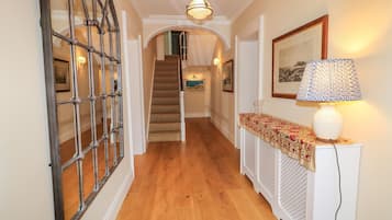 Cottage | Interior