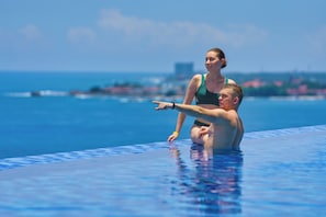 2 piscines a l'aire lliure