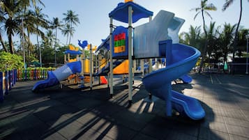 Tempat bermain anak - outdoor