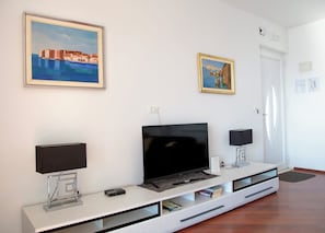 Exklusiv lägenhet | Vardagsrum | 104-centimeters LCD-tv med digitalkanaler och tv