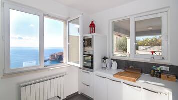 Exclusive Apartment | Private kitchen | Microwave, oven, stovetop, dishwasher