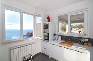 Exclusive Apartment | Private kitchen | Microwave, oven, stovetop, dishwasher